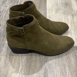 Olive short bootie